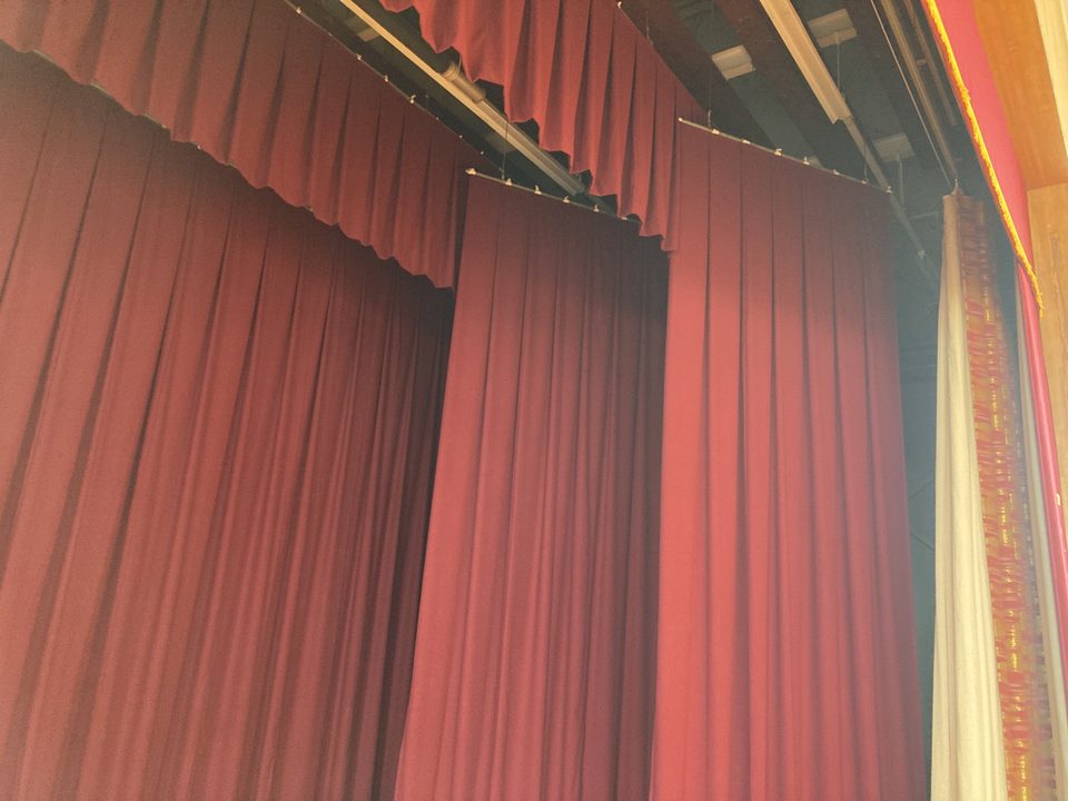 固定吊ワイヤーへ交換した舞台幕
